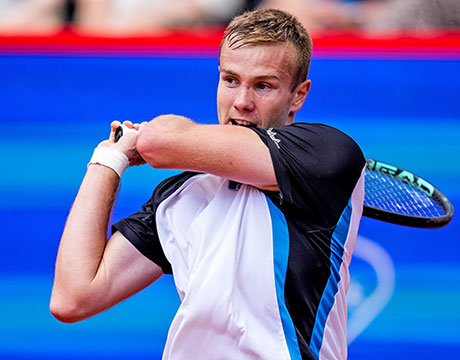 世界222位 番狂わせで8強