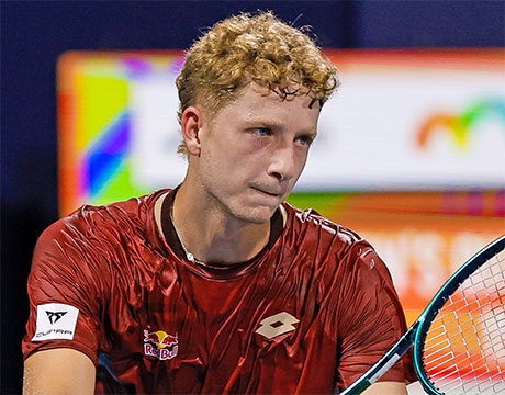 予選勝者が連続シード撃破の番狂わせ (C)