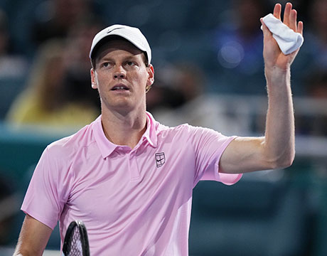 シナー 完勝でジョコ記録抜く