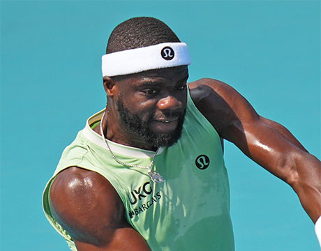 王者の連覇阻止しツアー250勝達成