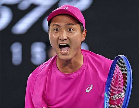 望月慎太郎 熱戦制し今季2度目の8強