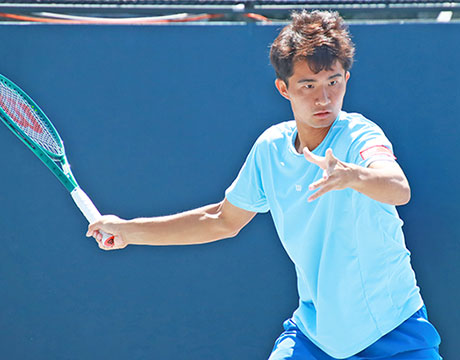 松岡隼 17歳下しアジア大会初戦突破