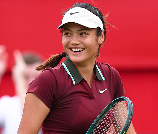 片腕のテニス少女、憧れの選手と交流
