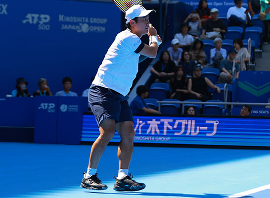 連続写真】西岡良仁のバックハンド⑪ - テニスニュース - テニス365