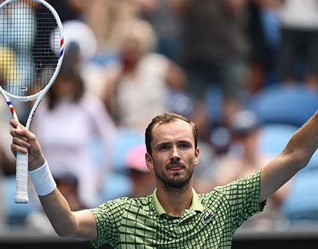 3度準Vメド 9年連続初戦突破