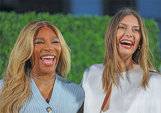 左からセリーナ・ウィリアムズ、マリア・シャラポワ（2025年）