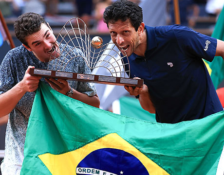 23歳差ペアがV 初優勝と41度目V