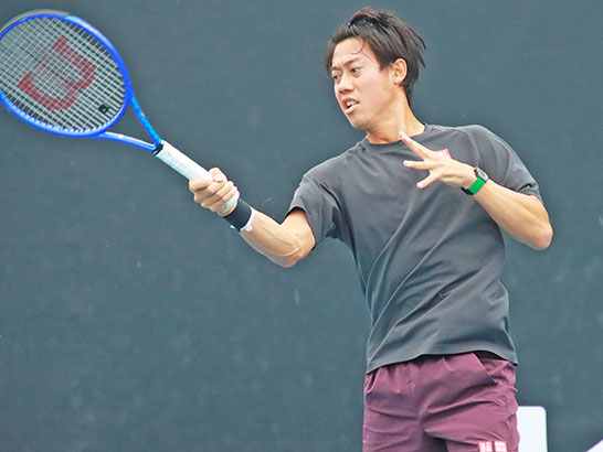 練習する錦織圭（1月）