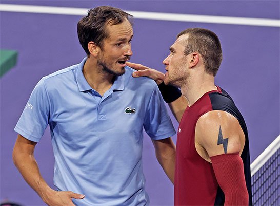 （左から）メドベージェフ、ドレイパー