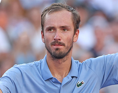 メドベージェフ 9ヵ月ぶりTOP10復帰