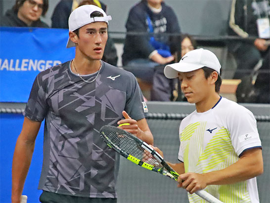 （左から）清水悠太、トゥロター・ジェームズ