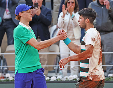 左からシナーとアルカラス（2025年の全仏OP）