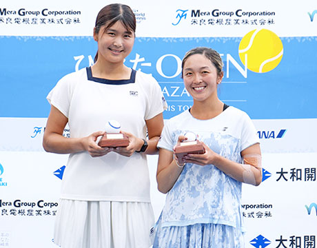 （左から）永田杏里、佐藤南帆