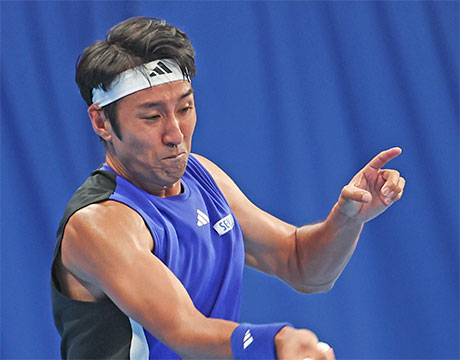 2連覇狙う内山靖崇、初戦突破